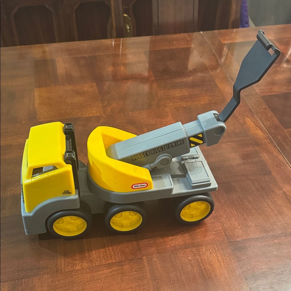 Little Tikes Tow Truck Rugged Riggz Vehicle  Toy